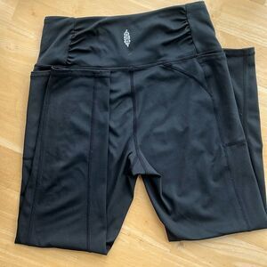 FREE PEOPLE MOVEMENT Pocketed Black Leggings 3/4 Length XS